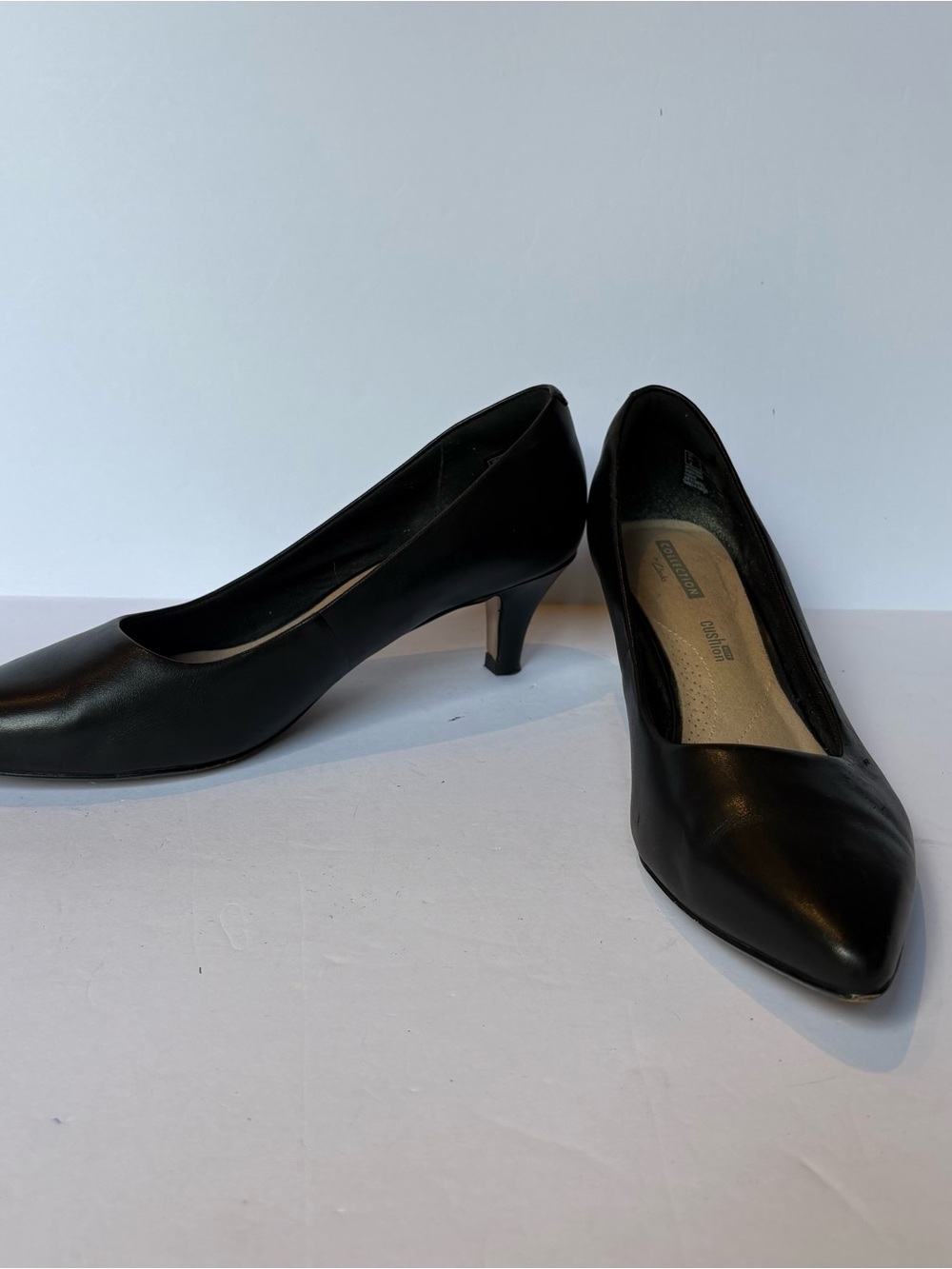 Clarks Collection Classic Black Women's Kitten Heel Pumps size 8W